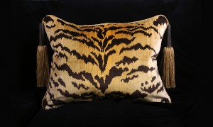 Animal Print, Silk Velvet Tigre Decorative Throw Pillows